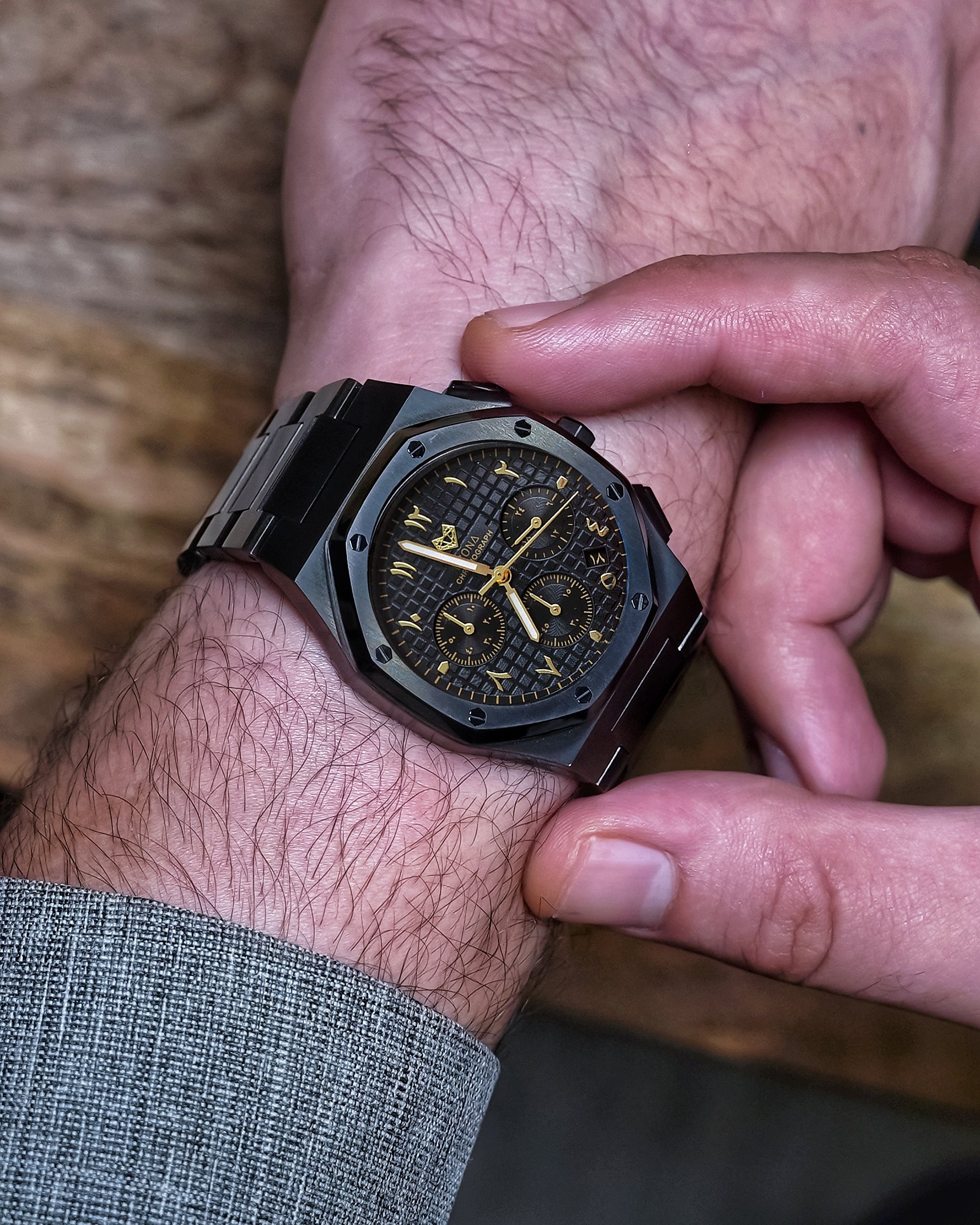 رويال كرونوجراف بلاك إيديشين ذهبي – المجموعة الحصرية