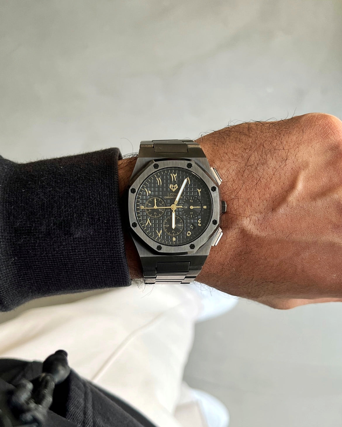 رويال كرونوجراف بلاك إيديشين ذهبي – فولاذ 316L بالكامل / حركة يابانية من سيكو / مضادة للماء 50 متر / كريستال ياقوتي مضاد للخدش والكسر - المجموعة الحصرية