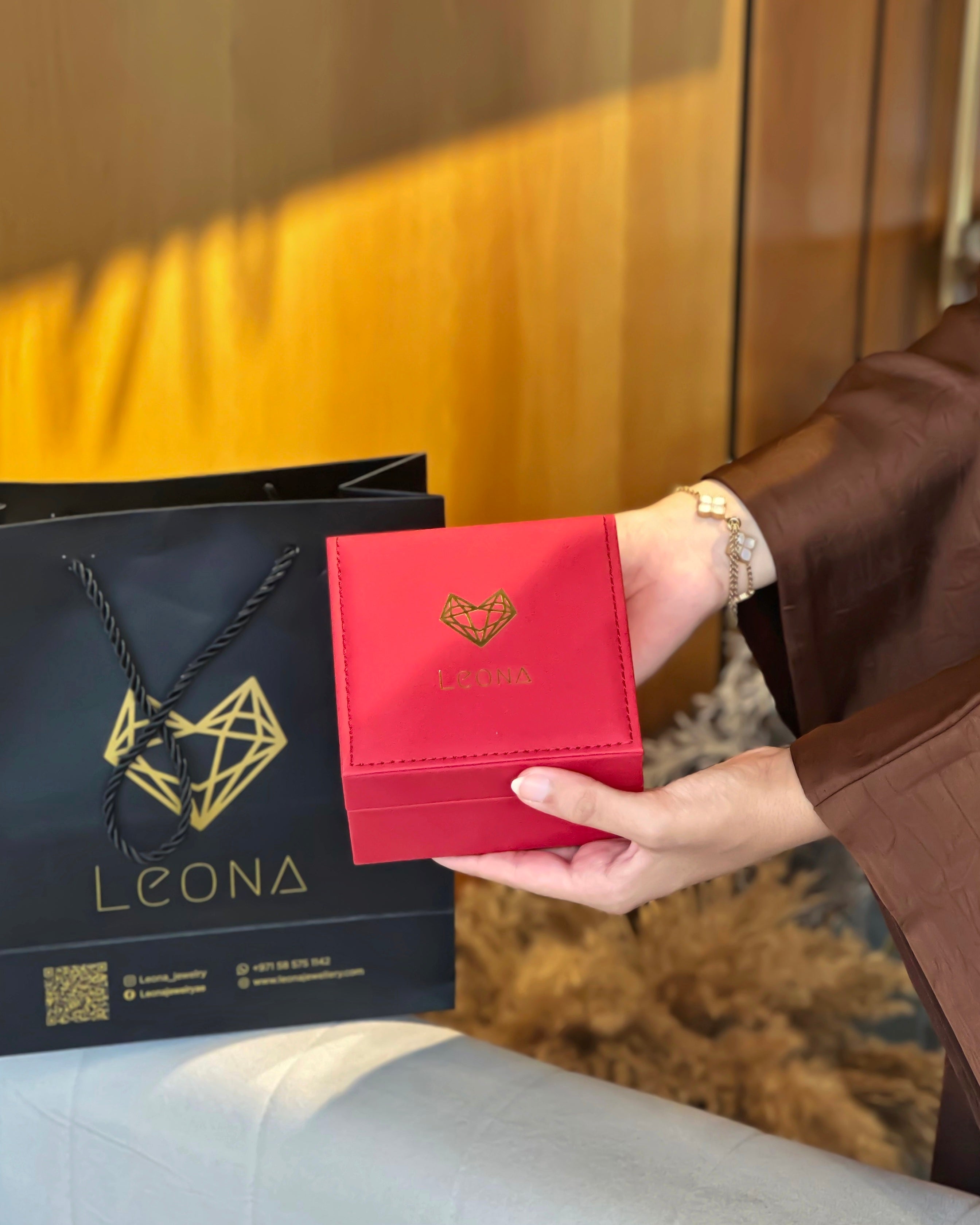 ساعة ماركيز - أرقام عربية / فولاذ 316L مطلي بالذهب الخالص / حركة يابانية من سيتيزين / مقاومة للماء / كريستال مضاد للخدش والكسر