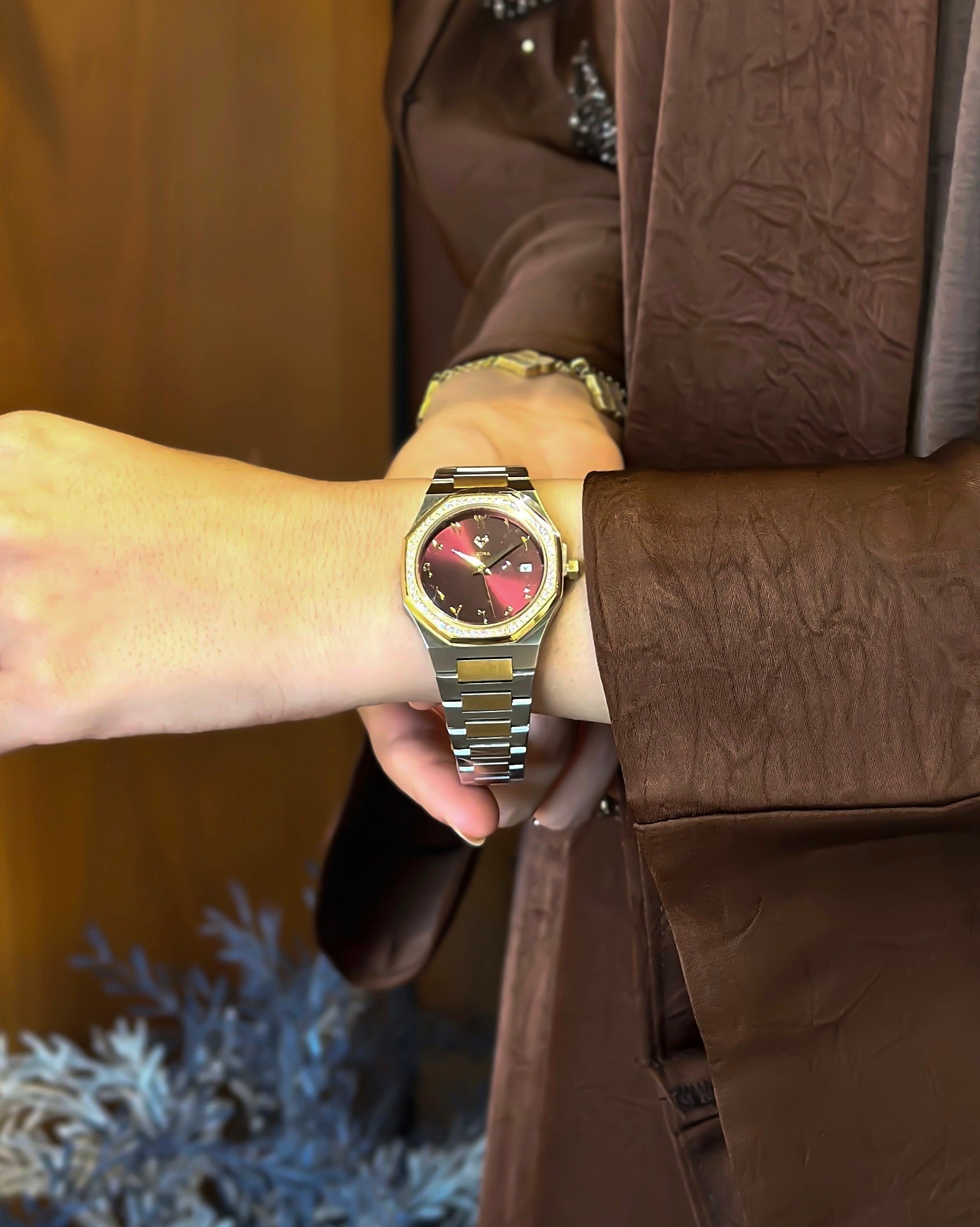 ساعة ماركيز - أرقام عربية / فولاذ 316L مطلي بالذهب الخالص / حركة يابانية من سيتيزين / مقاومة للماء / كريستال مضاد للخدش والكسر