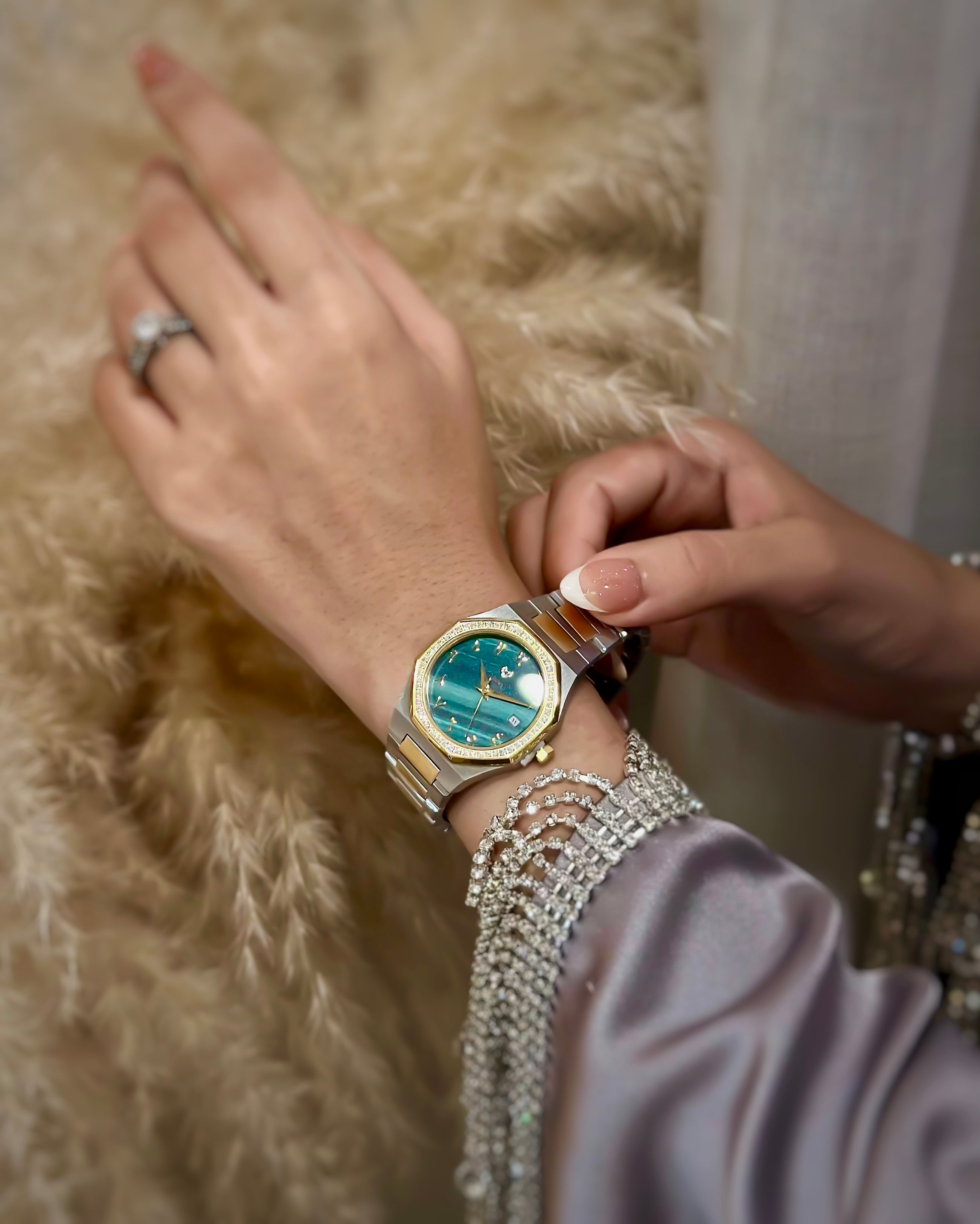 ساعة ماركيز - أرقام عربية / فولاذ 316L مطلي بالذهب الخالص / حركة يابانية من سيتيزين / مقاومة للماء / كريستال مضاد للخدش والكسر