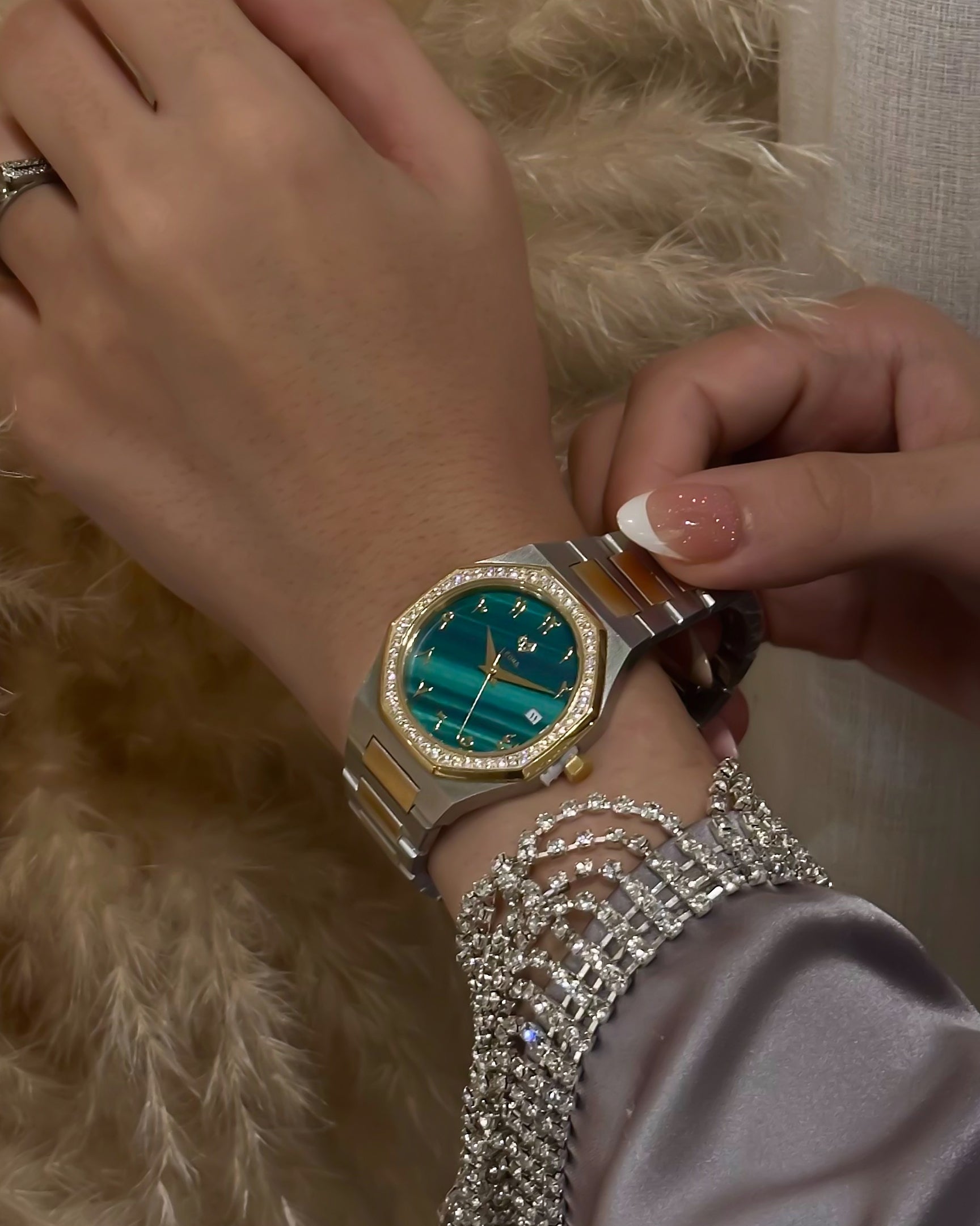 ساعة ماركيز - أرقام عربية / فولاذ 316L مطلي بالذهب الخالص / حركة يابانية من سيتيزين / مقاومة للماء / كريستال مضاد للخدش والكسر