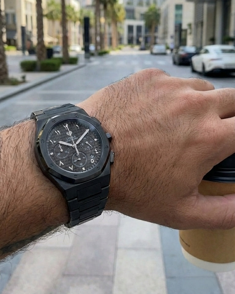 رويال كرونوجراف بلاك إيديشين فضي – فولاذ 316L بالكامل / حركة يابانية من سيكو / مضادة للماء 50 متر / كريستال ياقوتي مضاد للخدش والكسر - المجموعة الحصرية