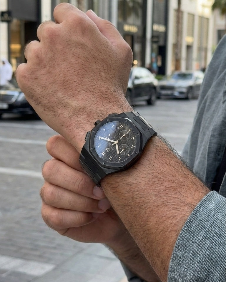 رويال كرونوجراف بلاك إيديشين فضي – فولاذ 316L بالكامل / حركة يابانية من سيكو / مضادة للماء 50 متر / كريستال ياقوتي مضاد للخدش والكسر - المجموعة الحصرية