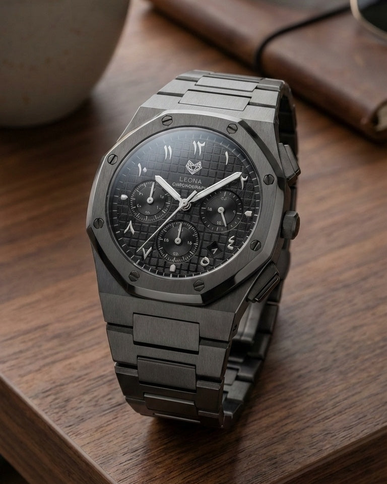 رويال كرونوجراف بلاك إيديشين فضي – فولاذ 316L بالكامل / حركة يابانية من سيكو / مضادة للماء 50 متر / كريستال ياقوتي مضاد للخدش والكسر - المجموعة الحصرية