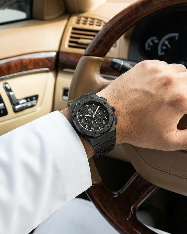 رويال كرونوجراف بلاك إيديشين فضي – فولاذ 316L بالكامل / حركة يابانية من سيكو / مضادة للماء 50 متر / كريستال ياقوتي مضاد للخدش والكسر - المجموعة الحصرية