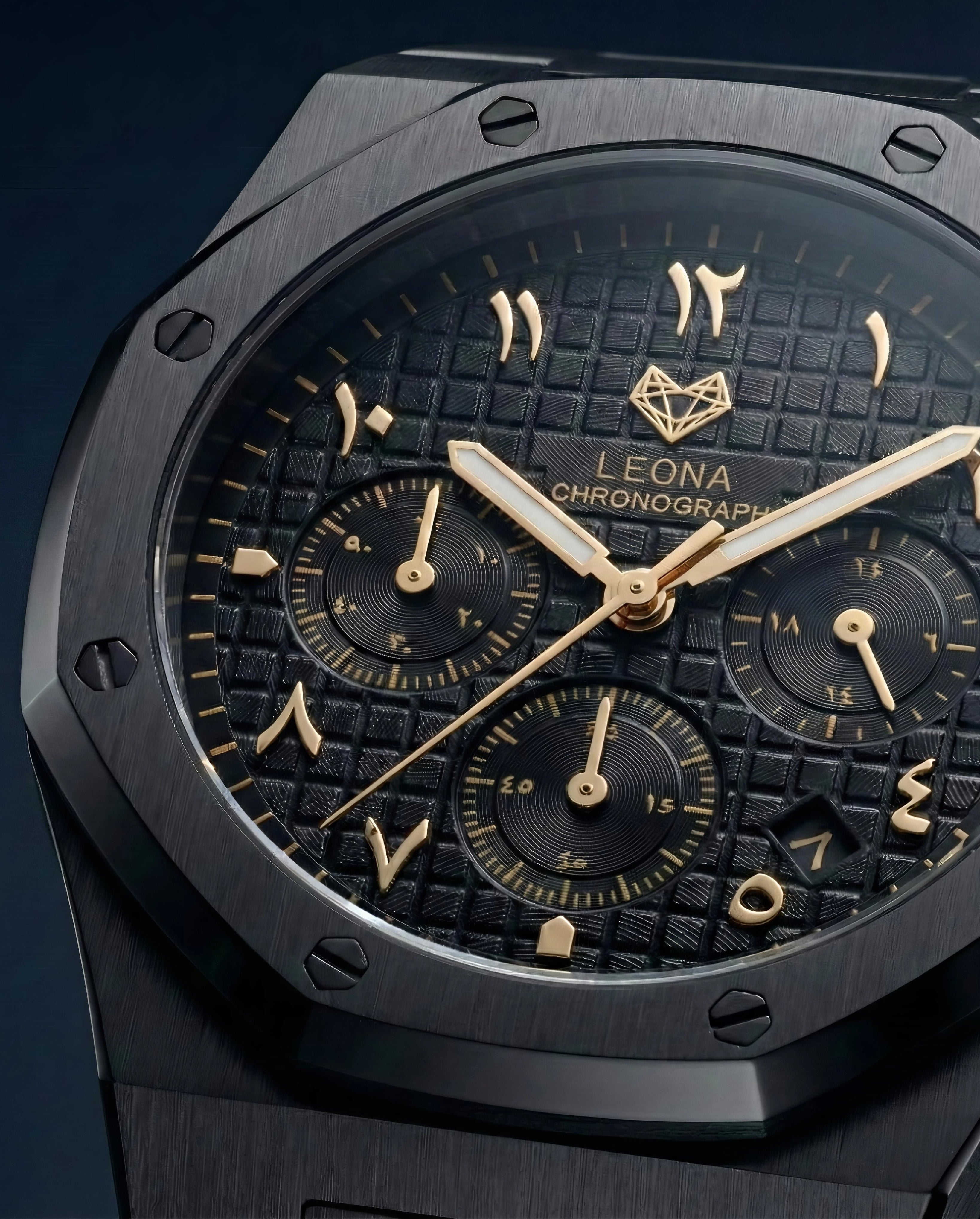 رويال كرونوجراف بلاك إيديشين ذهبي – فولاذ 316L بالكامل / حركة يابانية من سيكو / مضادة للماء 50 متر / كريستال ياقوتي مضاد للخدش والكسر - المجموعة الحصرية