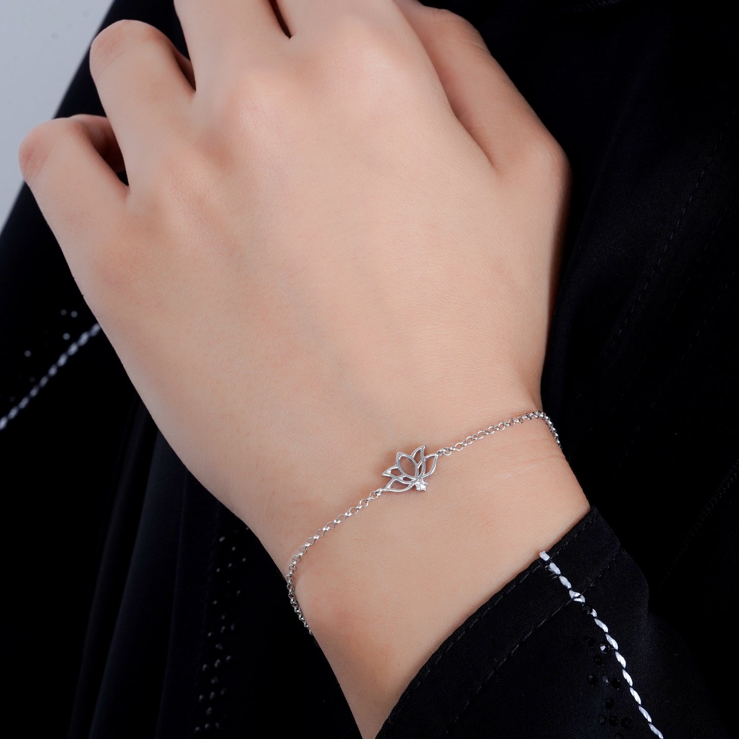 925 Silver Dainty Lotus Bracelet (Silver)