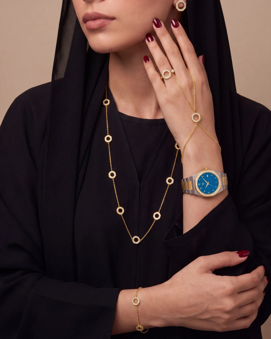 طقم ماركيز الأزرق مع عباية وشيلة سوداء