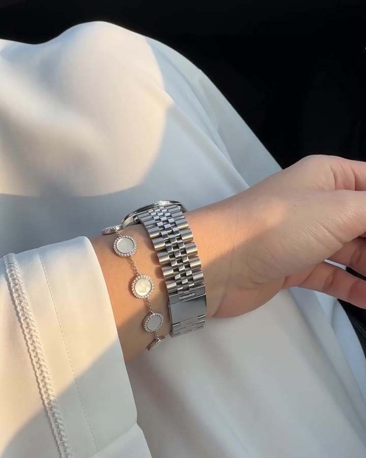 Perla on the wrist