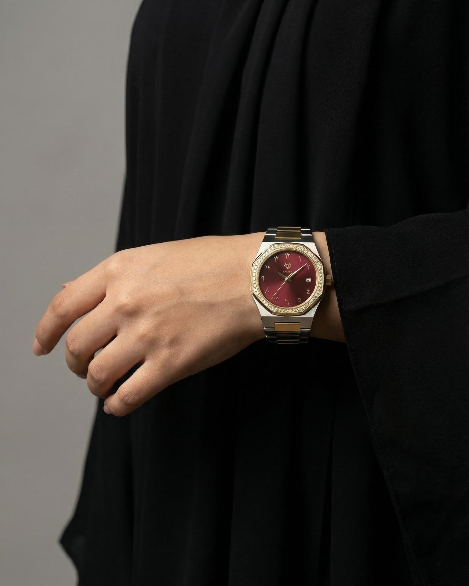 ساعة ماركيز - أرقام عربية / فولاذ 316L مطلي بالذهب الخالص / حركة يابانية من سيتيزين / مقاومة للماء / كريستال مضاد للخدش والكسر