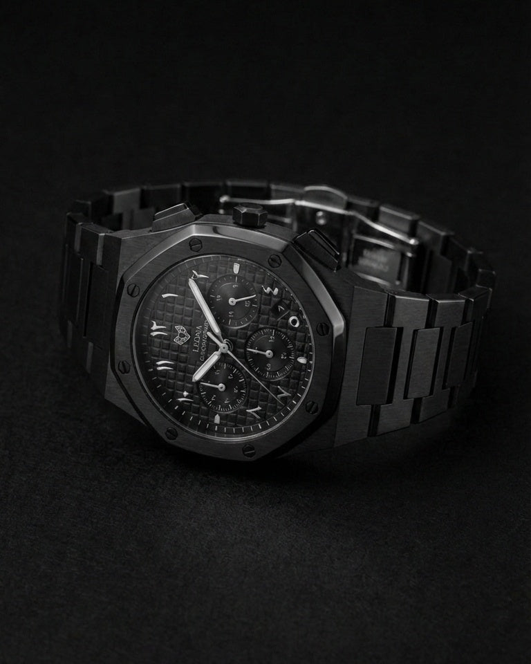 رويال كرونوجراف بلاك إيديشين فضي – فولاذ 316L بالكامل / حركة يابانية من سيكو / مضادة للماء 50 متر / كريستال ياقوتي مضاد للخدش والكسر - المجموعة الحصرية